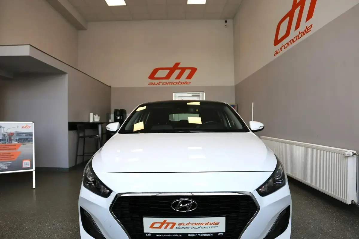 Gebraucht Hyundai i30 Style 140 PS (102 kW) 2019 Weiß Limousine