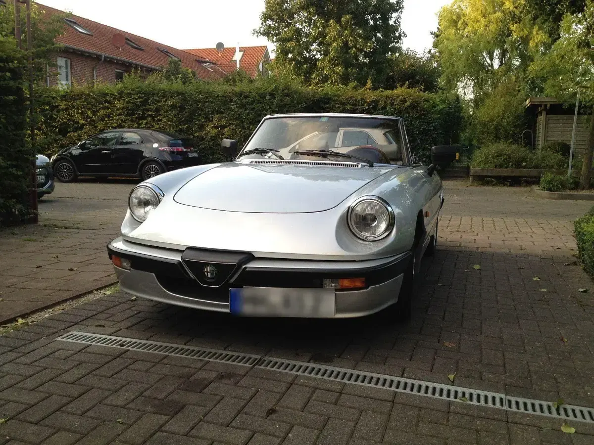 Gebraucht Alfa Romeo Spider Quadrifoglio 121 PS (88 kW) 1987 Silber Cabrio