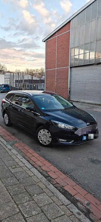 Gebraucht Ford Focus Titanium 120 PS (88 kW) 2016 Schwarz Limousine