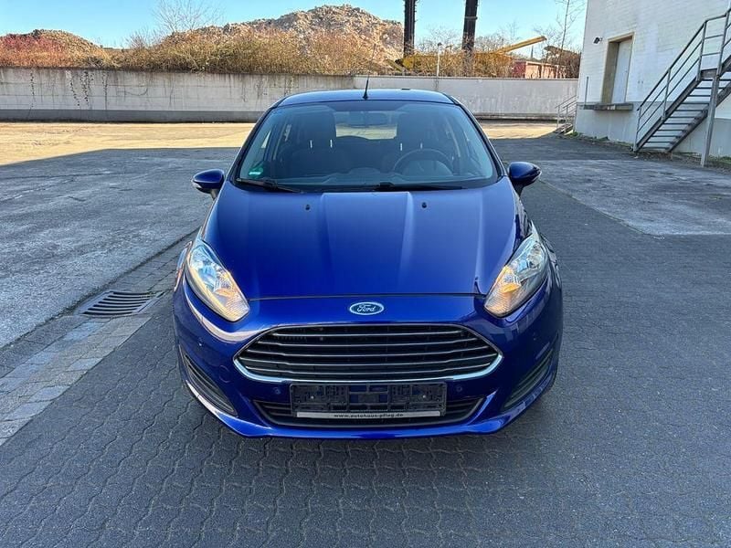 Gebraucht Ford Fiesta Titanium 101 PS (74 kW) 2014 Blau Kleinwagen