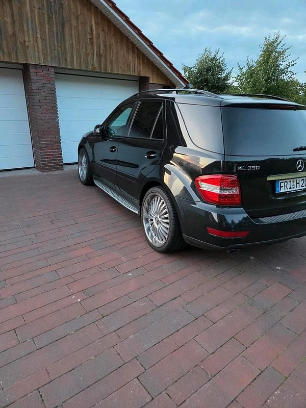 Gebraucht Mercedes ML350 231 PS (169 kW) 2010 Schwarz SUV