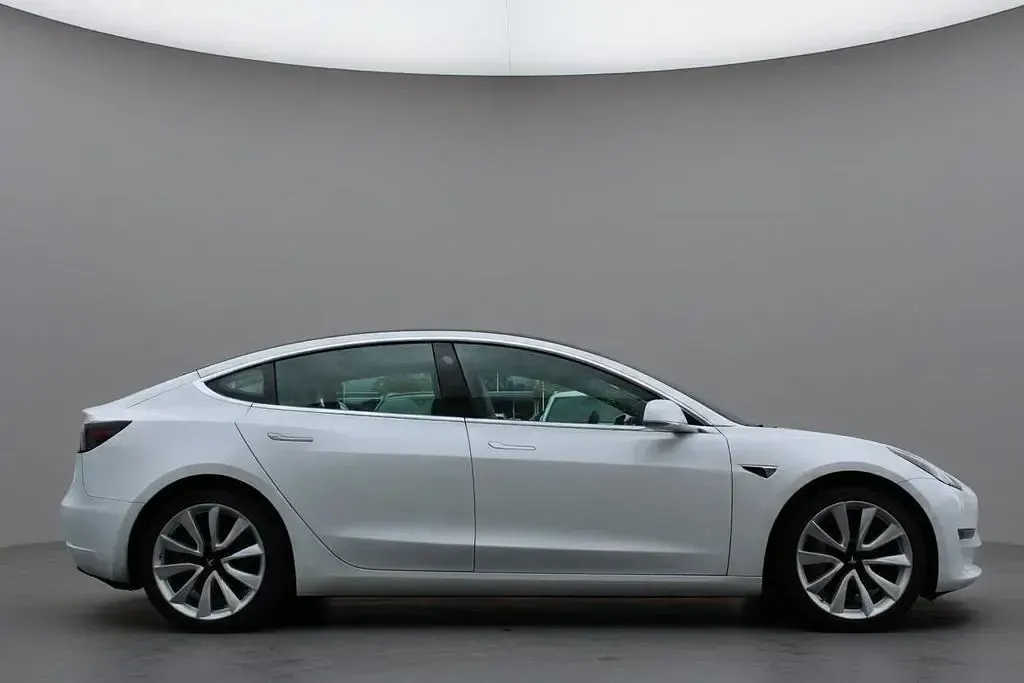 Gebraucht Tesla Model 3 Long Range AWD 258 kW (351 PS) 2019 Weiß Limousine