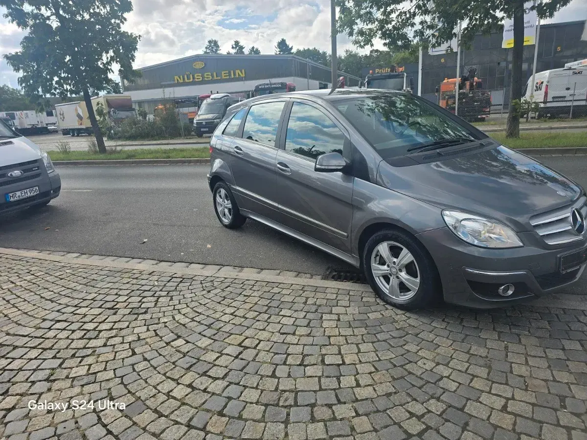 Używany Mercedes B200 140 KM (102 kW) 2011 Szary Minivan