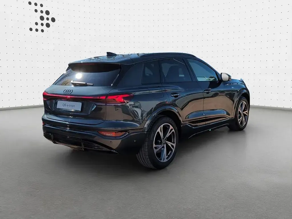 Nowe Audi Q6 e-tron Performance 225 kW (306 KM) 2026 Szary SUV