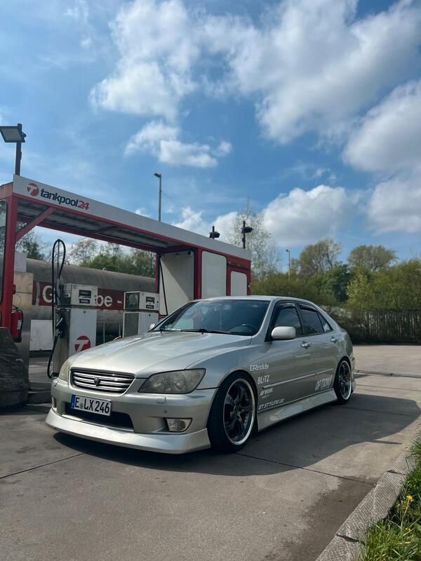 Gebraucht 2003 Lexus IS200 Limousine | 7.999 € - Bild 1/4