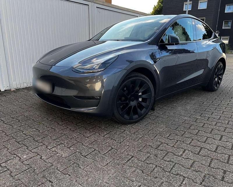 Grau Gebraucht 2021 Tesla Model Y Long Range AWD SUV | 37.499 € (Fairer Preis) - Bild 1/4