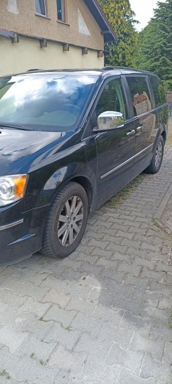 Schwarz Gebraucht 2008 Chrysler Grand Voyager Limited Van / Kleinbus | 8.200 € (Fairer Preis) - Bild 1/4
