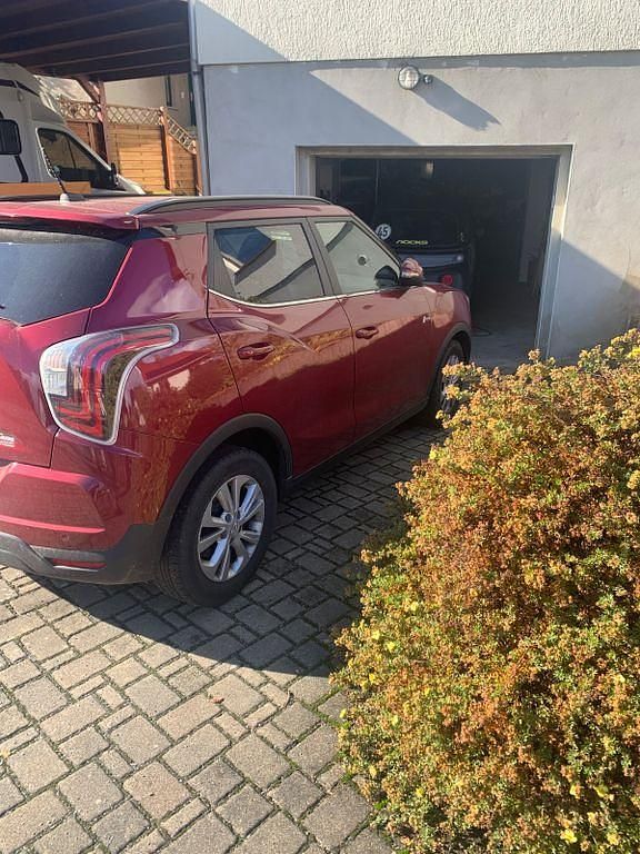 Rot Gebraucht 2019 Ssangyong (KGM) Tivoli Quartz SUV | 14.000 € - Bild 1/4