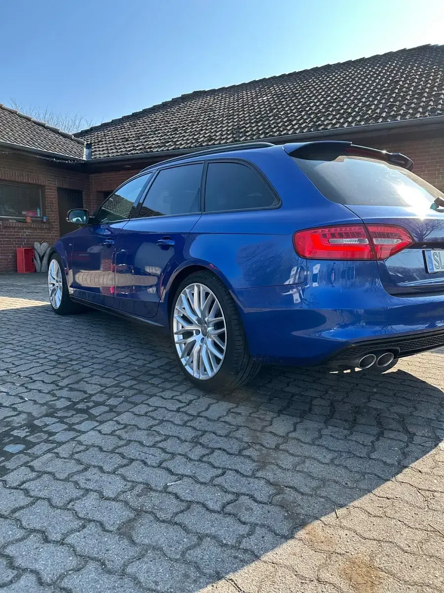 Używany Audi A4 Competition 190 KM (139 kW) 2015 Niebieski Kombi
