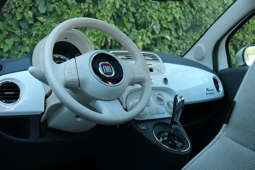 Gebraucht Fiat 500 Lounge 69 PS (50 kW) 2009 Weiß Cabrio