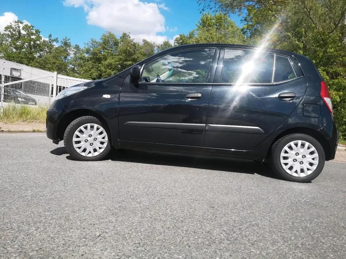 Gebraucht Hyundai i10 67 PS (49 kW) 2010 Schwarz Kleinwagen