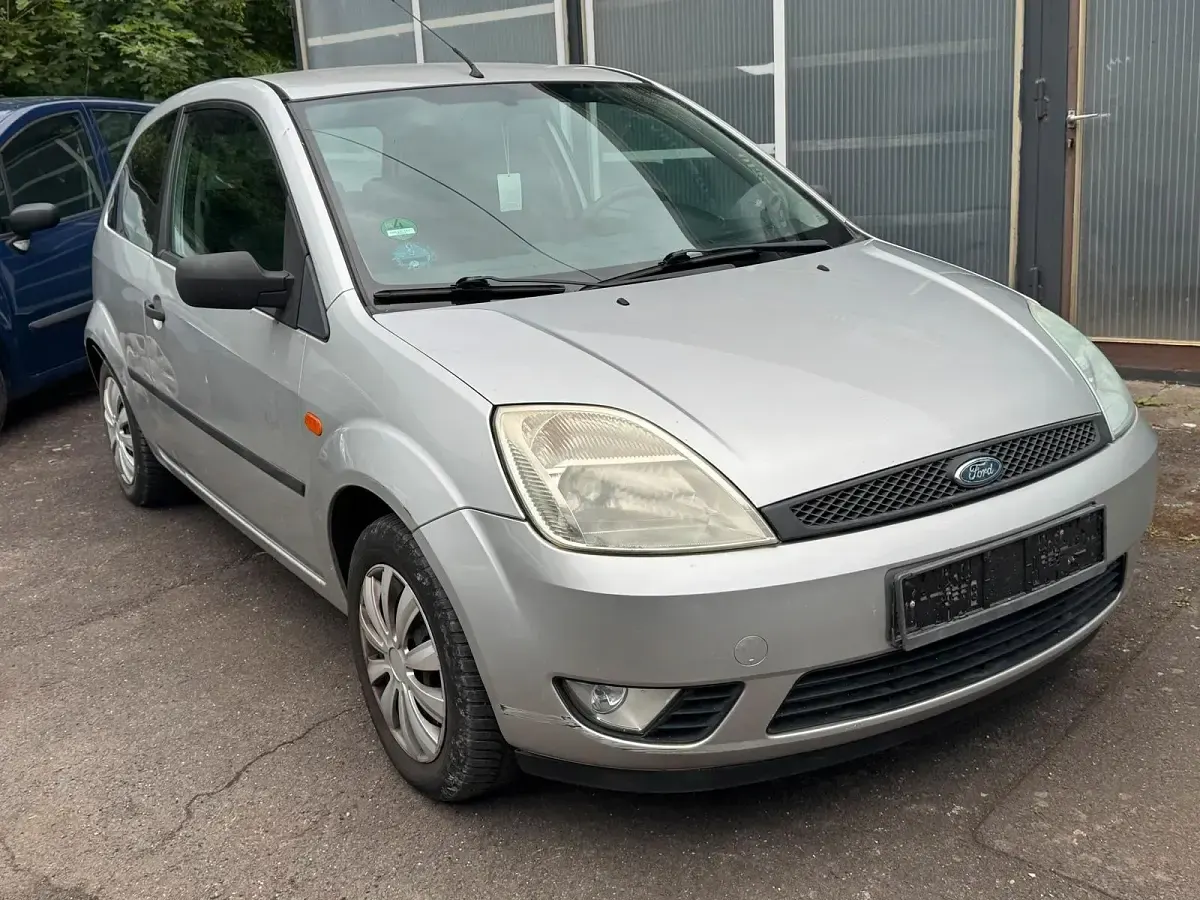 Gebraucht Ford Fiesta 80 PS (58 kW) 2003 Silber Kleinwagen
