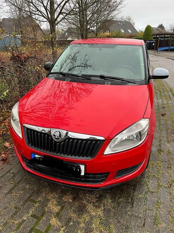 Rot Gebraucht 2013 Skoda Fabia Ambition Kleinwagen | 3.599 € (Guter Preis) - Bild 1/4