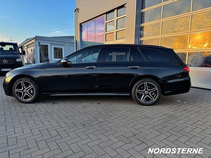 Gebraucht Mercedes E300 AMG line 306 PS (225 kW) 2022 Obsidianschwarz  lack Kombi