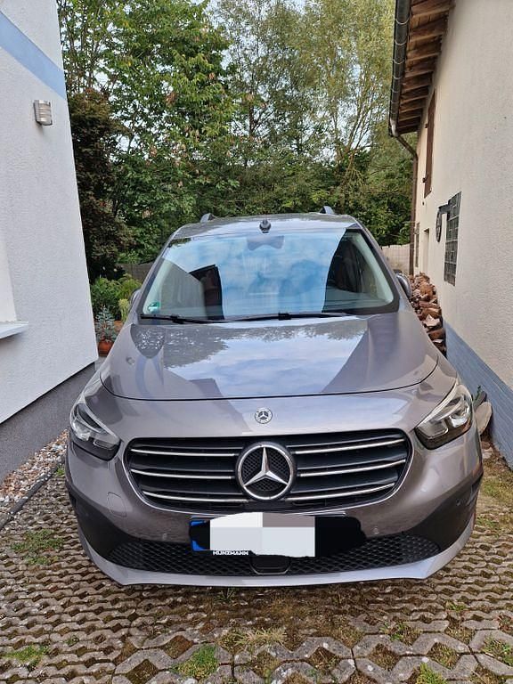 Grau Gebraucht 2023 Mercedes T180 Progressive Van / Kleinbus | 24.900 € (Guter Preis) - Bild 1/4