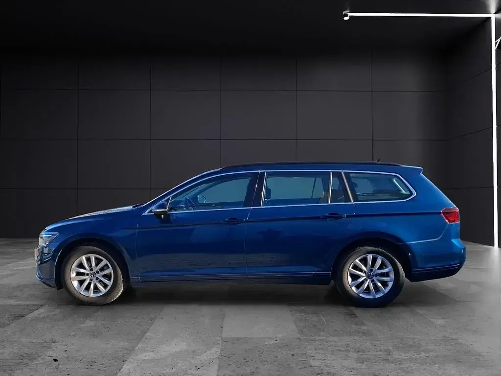 Gebraucht VW Passat Business 150 PS (110 kW) 2022 Aquamarinblau metallic Kombi