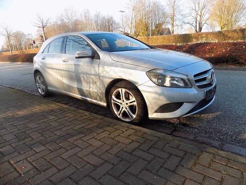 Gebraucht Mercedes A180 122 PS (89 kW) 2013 Silber Limousine