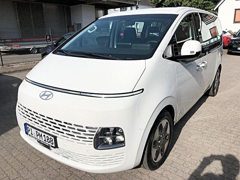 Gebraucht Hyundai Staria Trend 224 PS (164 kW) 2024 Weiß Van / Kleinbus