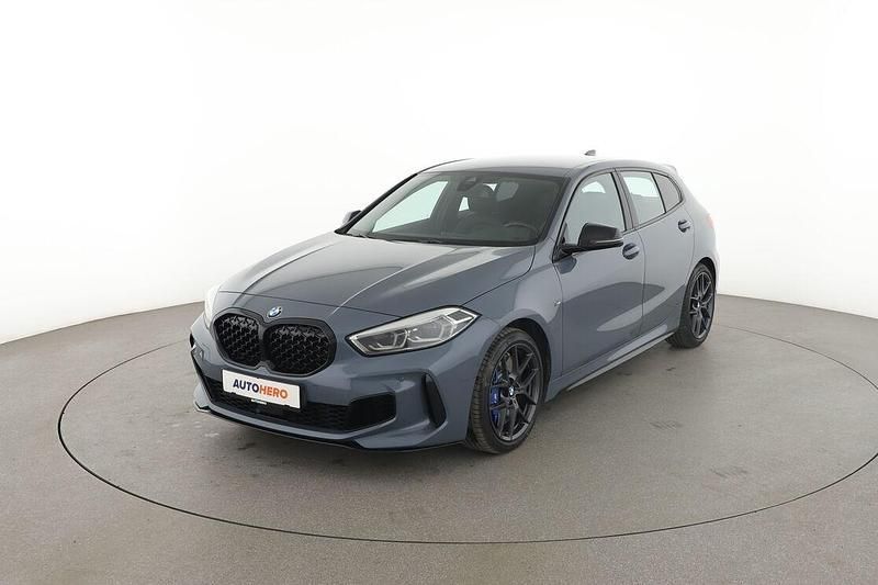 Grau Gebraucht 2021 BMW M135 Performance Kleinwagen | 31.580 € (Fairer Preis) - Bild 1/3