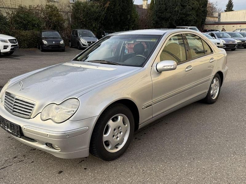 Gebraucht Mercedes C220 Elegance 143 PS (105 kW) 2003 Silber Limousine