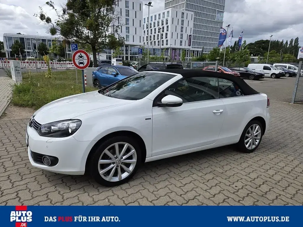 Gebraucht VW Golf Cabriolet LOUNGE 105 PS (77 kW) 2015 Pure white Cabrio