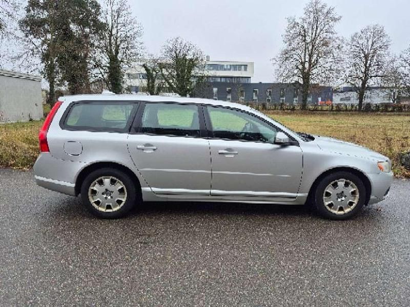 Gebraucht Volvo V70 Momentum 185 PS (136 kW) 2008 Silber Kombi