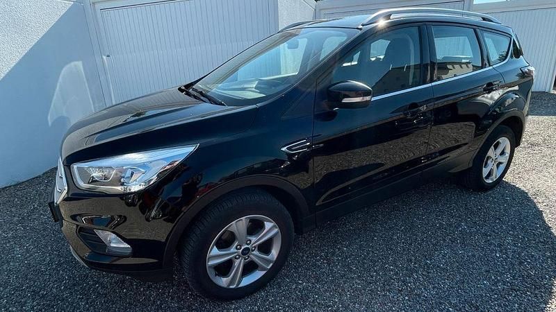 Schwarz Gebraucht 2018 Ford Kuga Cool & Connect SUV | 8.400 € - Bild 1/4