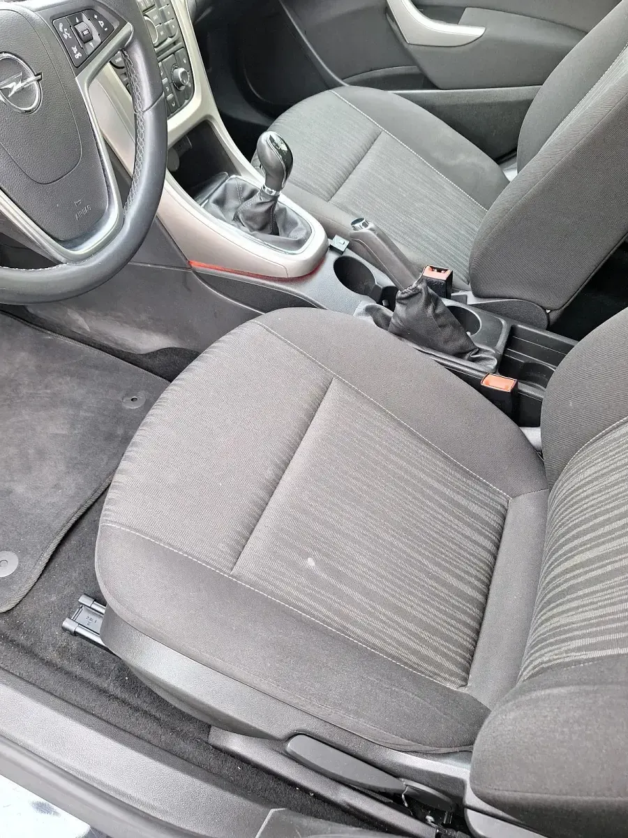 Gebraucht Opel Astra 100 PS (73 kW) 2011 Schwarz Limousine