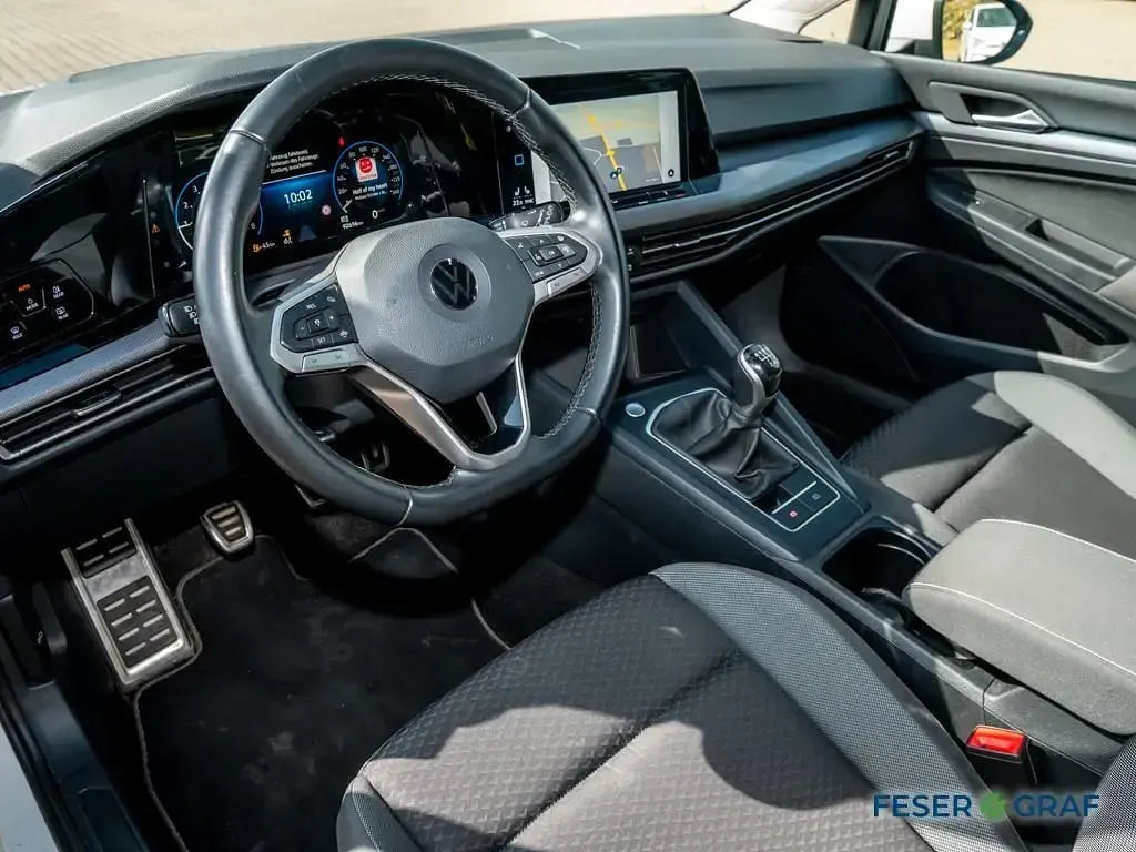 Gebraucht VW Golf VII Active 150 PS (110 kW) 2021 Pure white Kleinwagen