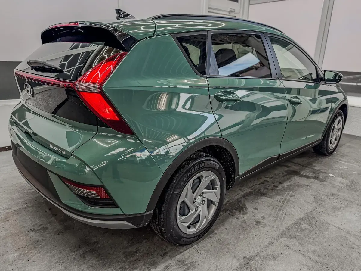 Neu Hyundai Bayon Comfort 77 PS (56 kW) 2025 Mangrove green mg2 SUV