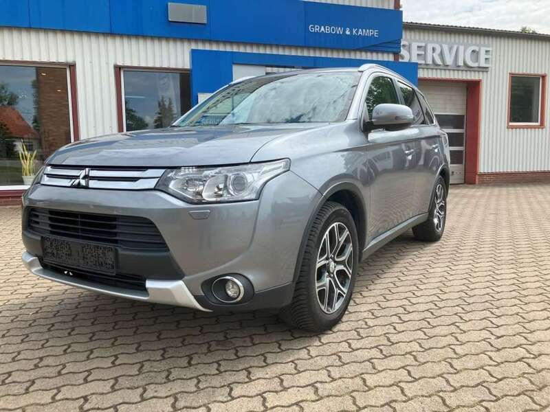 Platinumgrau (m) Gebraucht 2015 Mitsubishi Outlander Instyle SUV | 9.190 € (Fairer Preis) - Bild 1/4
