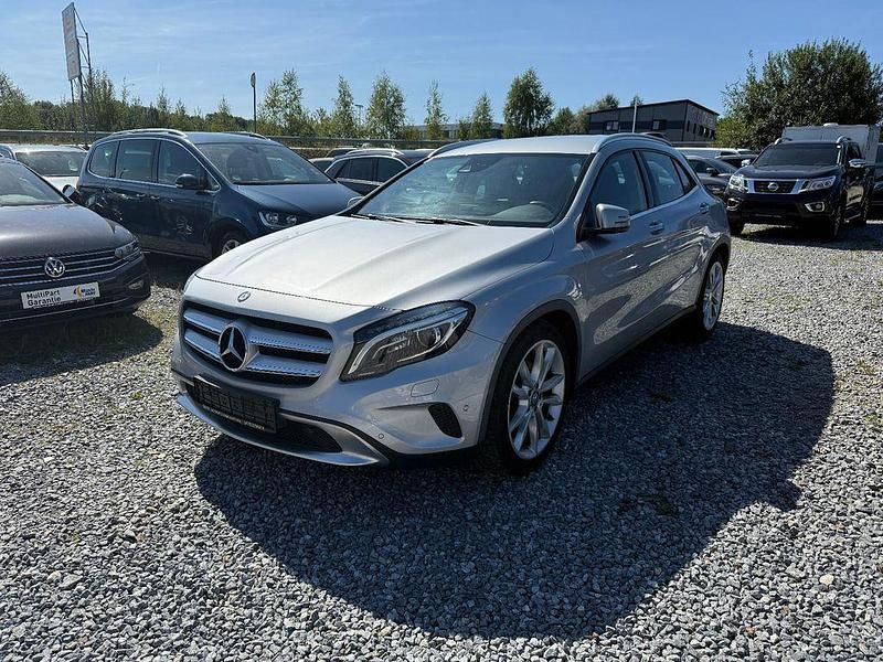 Silber Gebraucht 2016 Mercedes GLA250 SUV | 13.900 € (Superpreis) - Bild 1/4