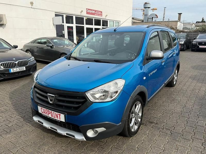 Blau Gebraucht 2016 Dacia Lodgy Ambiance Van / Kleinbus | 6.650 € (Fairer Preis) - Bild 1/4