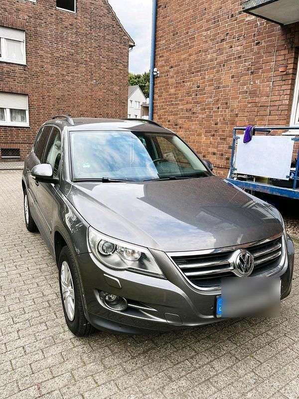 Grau Gebraucht 2011 VW Tiguan SUV | 8.000 € (Guter Preis) - Bild 1/4
