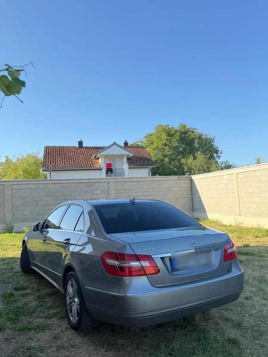 Gebraucht Mercedes E250 204 PS (150 kW) 2009 Grau Limousine