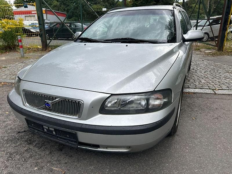 Silber Gebraucht 2002 Volvo V70 Kombi | 2.980 € (Etwas zu teuer) - Bild 1/4