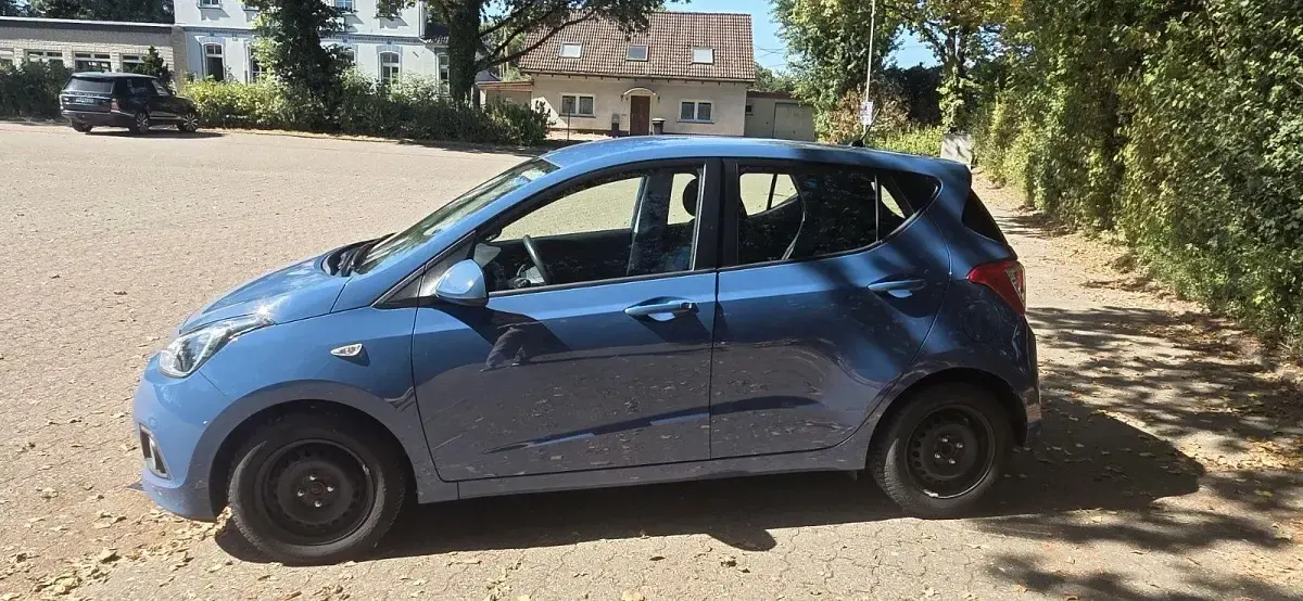 Gebraucht Hyundai i10 67 PS (49 kW) 2016 Blau Kleinwagen