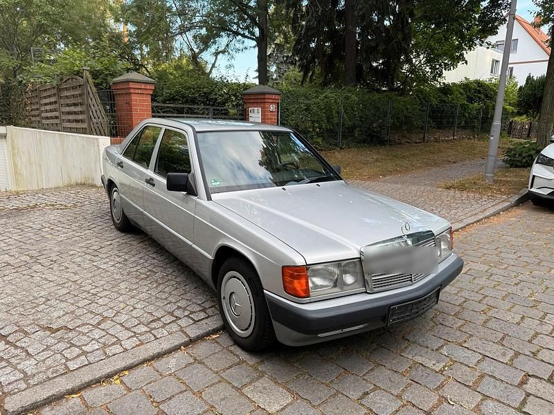 Silber Gebraucht 1991 Mercedes 190 Limousine | 2.990 € - Bild 1/4