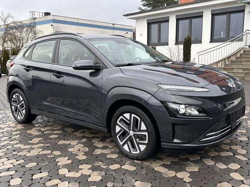 Gebraucht Hyundai Kona Select 100 kW (136 PS) 2021 Grau SUV