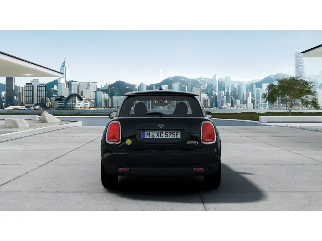 Gebraucht Mini Cooper SE 135 kW (184 PS) 2023 Schwarz Kleinwagen