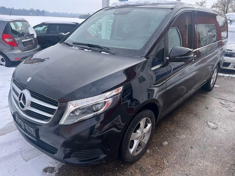 Schwarz Gebraucht 2016 Mercedes V220 Van / Kleinbus | 24.900 € (Superpreis) - Bild 1/4