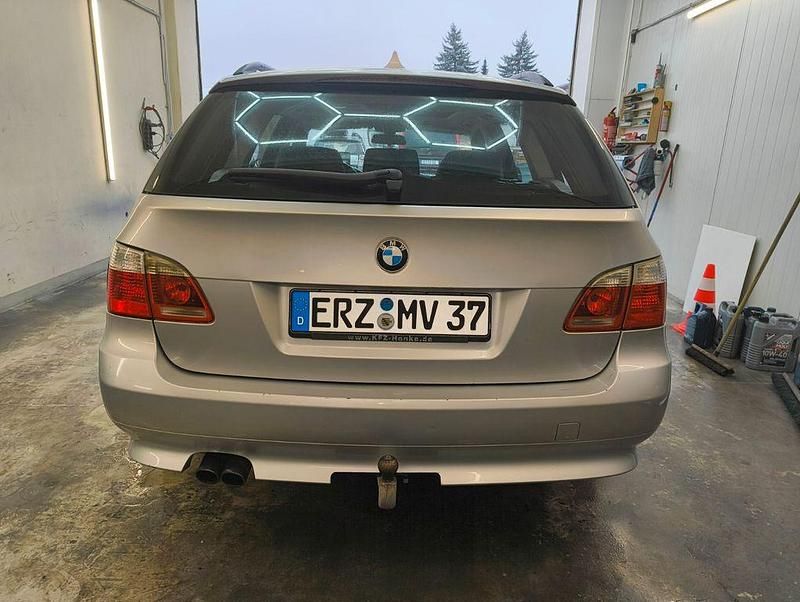 Gebraucht BMW 525 192 PS (141 kW) 2005 Silber Kombi