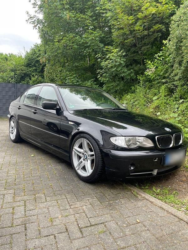 Schwarz Gebraucht 2002 BMW 330 Limousine | 5.490 € (Fairer Preis) - Bild 1/4