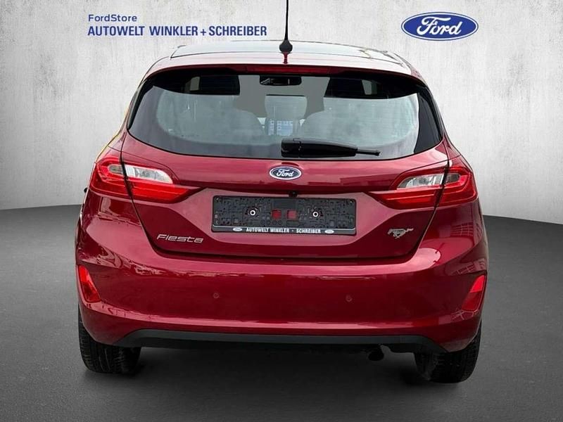 Gebraucht Ford Fiesta Titanium 101 PS (74 kW) 2018 Rubyrot metallic Kleinwagen