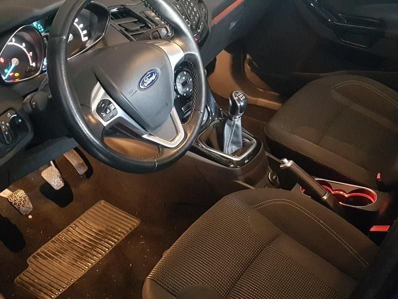 Gebraucht Ford Fiesta 80 PS (58 kW) 2016 Blau Kleinwagen