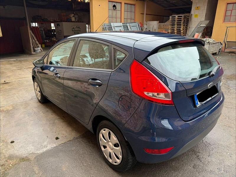 Gebraucht Ford Fiesta 60 PS (44 kW) 2011 Blau Kleinwagen
