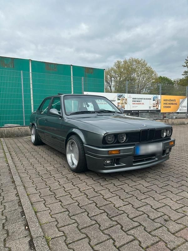 Second-hand BMW 320 Basis 129 CP (94 kW) 1987 Gri Berlinǎ
