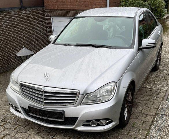 Silber metallic Gebraucht 2013 Mercedes C220 Elegance Limousine | 12.900 € (Fairer Preis) - Bild 1/4