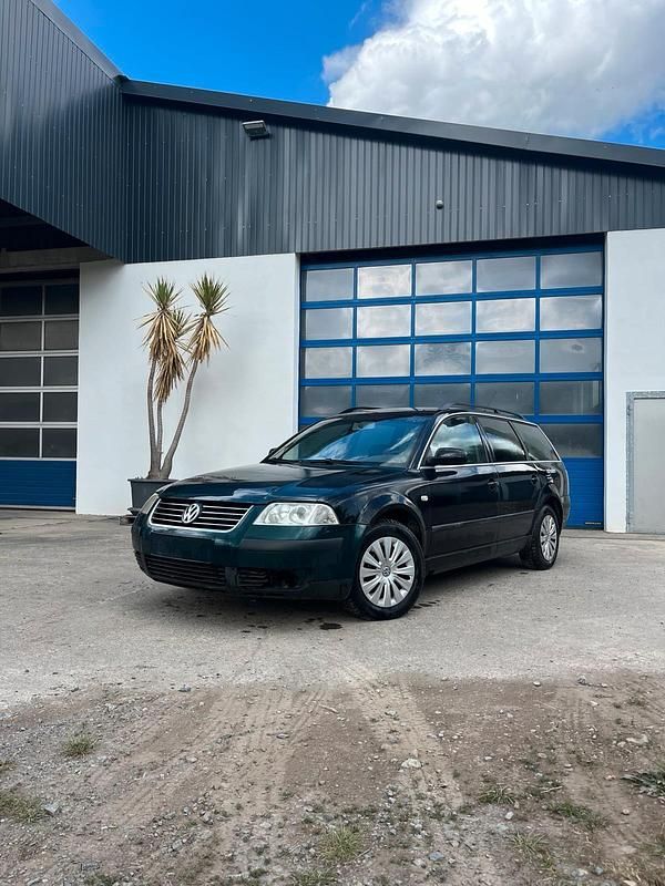 Schwarz Gebraucht 2002 VW Passat Highline Kombi | 800 € (Superpreis) - Bild 1/4