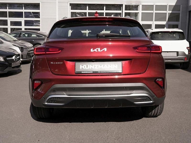 Neu Kia XCeed Spirit 150 PS (110 kW) 2026 Magmarot metallic SUV